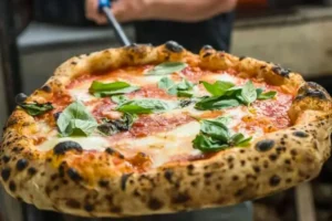 pizza tipica napoletana al Sardi's a Caluso Chivasso Ivrea canavese